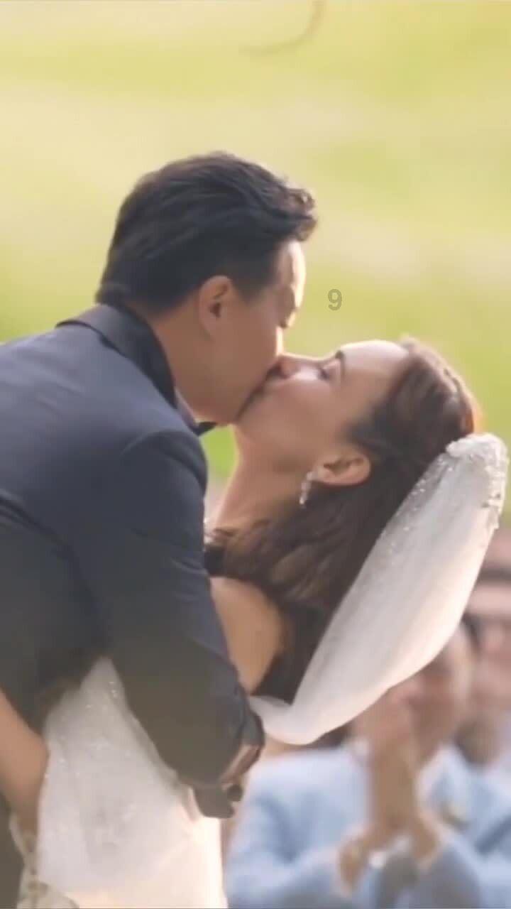 婆婆让宝宝睡米枕头，说把头型睡得好看些，现在一个多月了，宝宝的头型有点不对称，该怎么办呢？